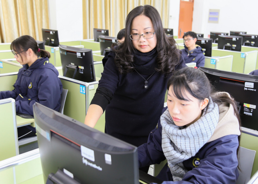 大学专业，收入排行榜top10出炉，前3个专业月薪破万