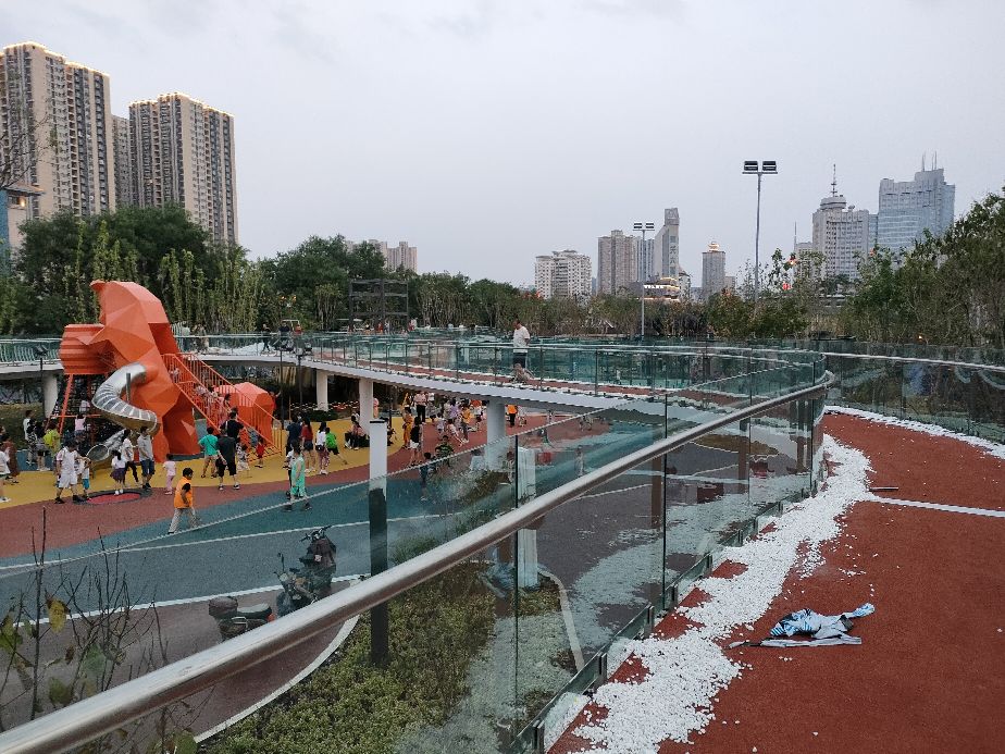 西安最繁华的小寨地区有了一个美丽的袖珍城市公园