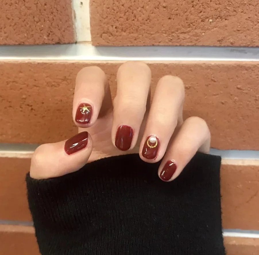 春季浅色美甲盘点:各种风格任都有,看你喜欢哪一种?