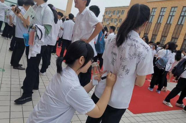 山东4.8万考生惨遭滑档，原因和“政策”有关，过本科线也无用