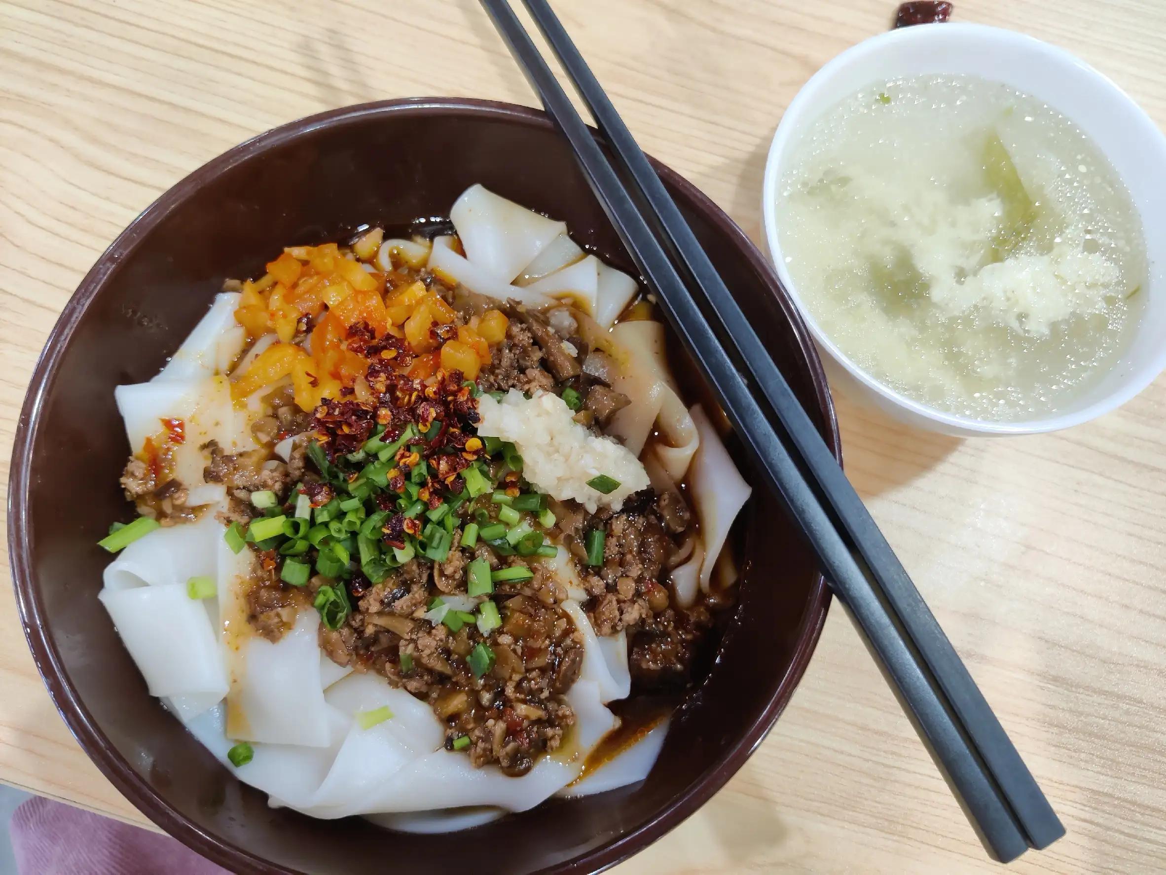 大学生活｜小张同学分享近期在食堂吃的一日三餐