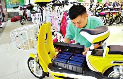 的电动车电瓶能用多久？一年换一次还是三五年换一次好？