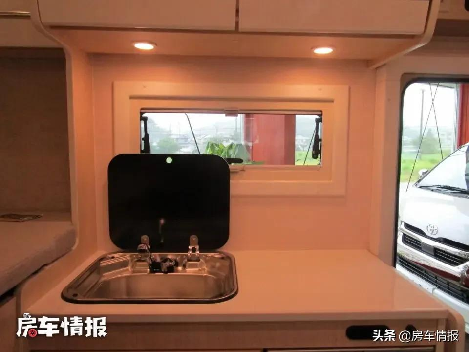 适合2人玩的海狮房车，配2.0L动力自动挡，车尾行李箱真够大