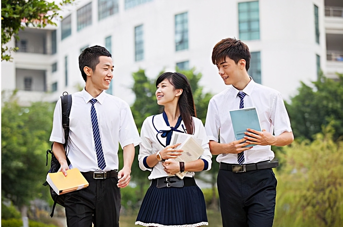 南京某高校食堂WIFI密码火了，学生看完摇头，感叹该认真听课