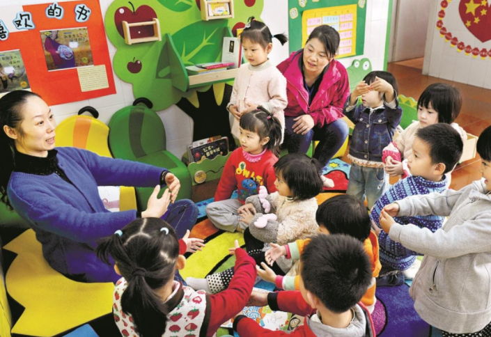 学前教育专业除了当幼儿园老师，还有别的出路，毕业生应提早准备