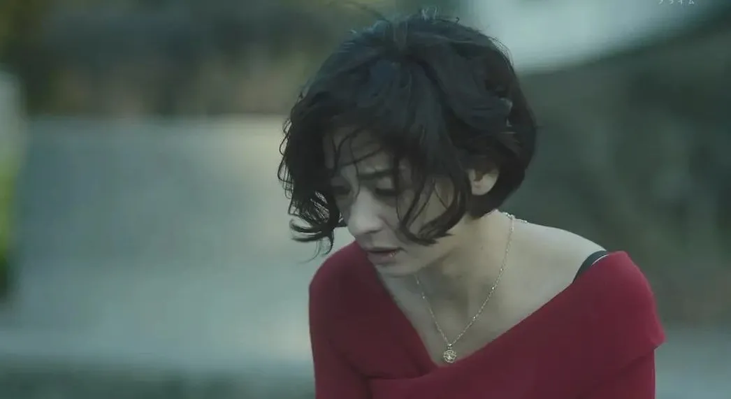 惊魂1分钟，女子当街被人强行拖拽：保证书有用的话，要法律干嘛