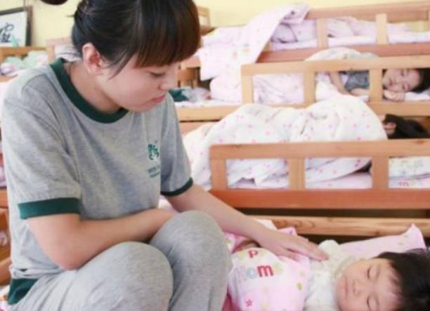 当幼儿园老师能有多辛苦？入职前后对比照火了，幼师直呼太扎心了