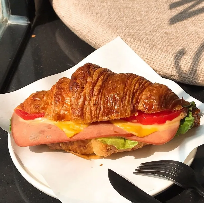 碳水星人欲罢不能！深圳这6家宝藏面包店，每款都很绝