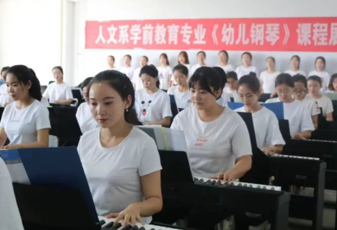 学前教育专业除了当幼儿园老师，还有别的出路，毕业生应提早准备