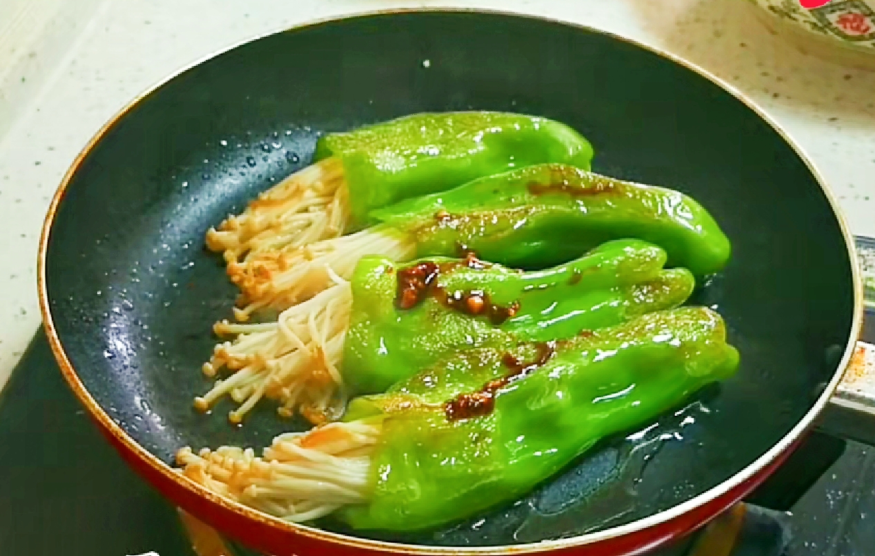 三伏天多吃蘑菇，教你6道蘑菇做法，好吃又营养，不愧为素中之肉