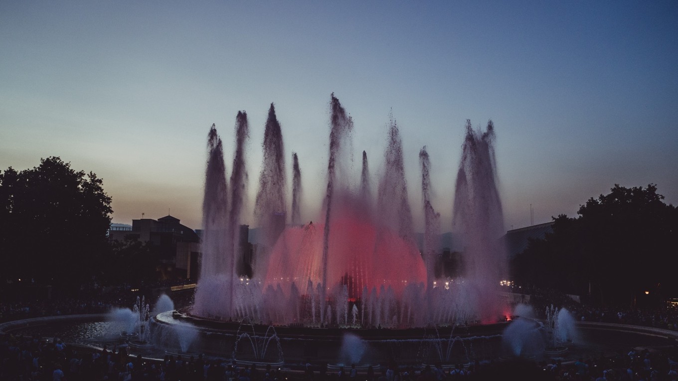 西班牙巴塞罗那广场(西班牙广场：俯瞰巴塞罗那的日与夜)