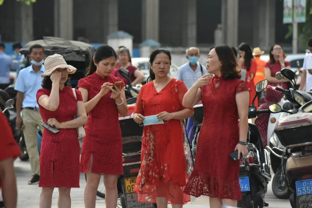 刚刚，第一个高考考生出来了！莆田一中、二中、四中、五中