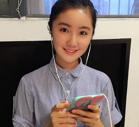 记得火遍全国的“点读机女孩”吗？被传高考403分，现状让人感慨