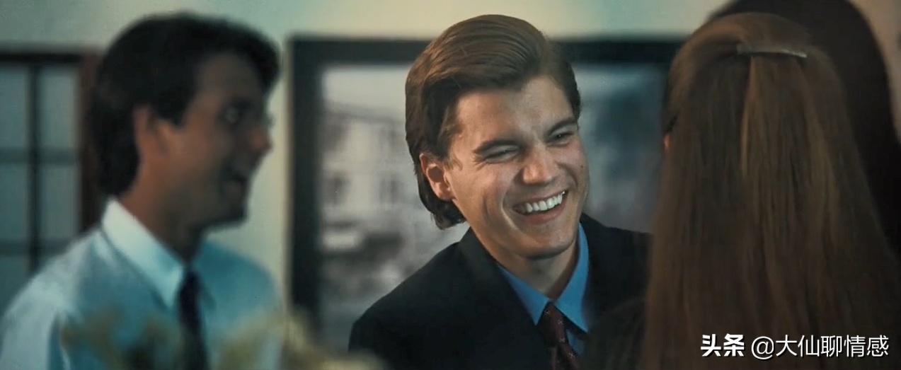 离奇失踪的22岁哈佛学生，死在了一辆废弃巴士里——《荒野求生》