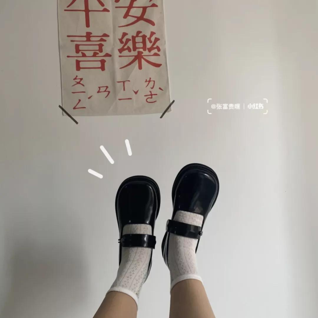 脚背宽适合穿什么足球鞋（适合宽胖脚的鞋，竟然都是今年流行款）