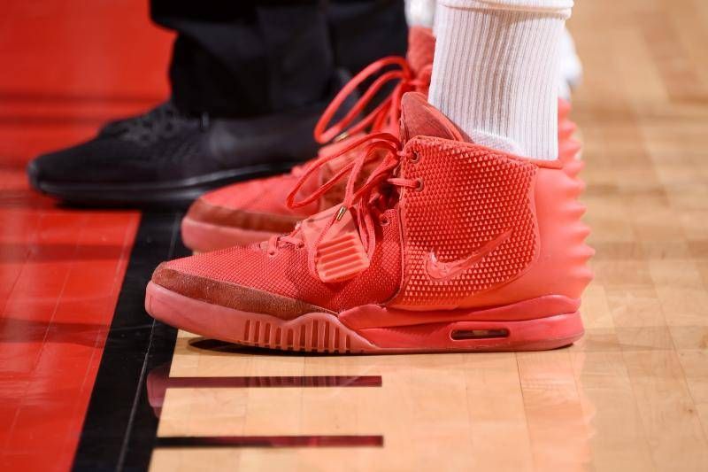 AJ在nba都簽了哪些球員（“鞋王”塔克與球鞋的5個(gè)故事：一買就是20雙，喬丹都問AJ哪買的）