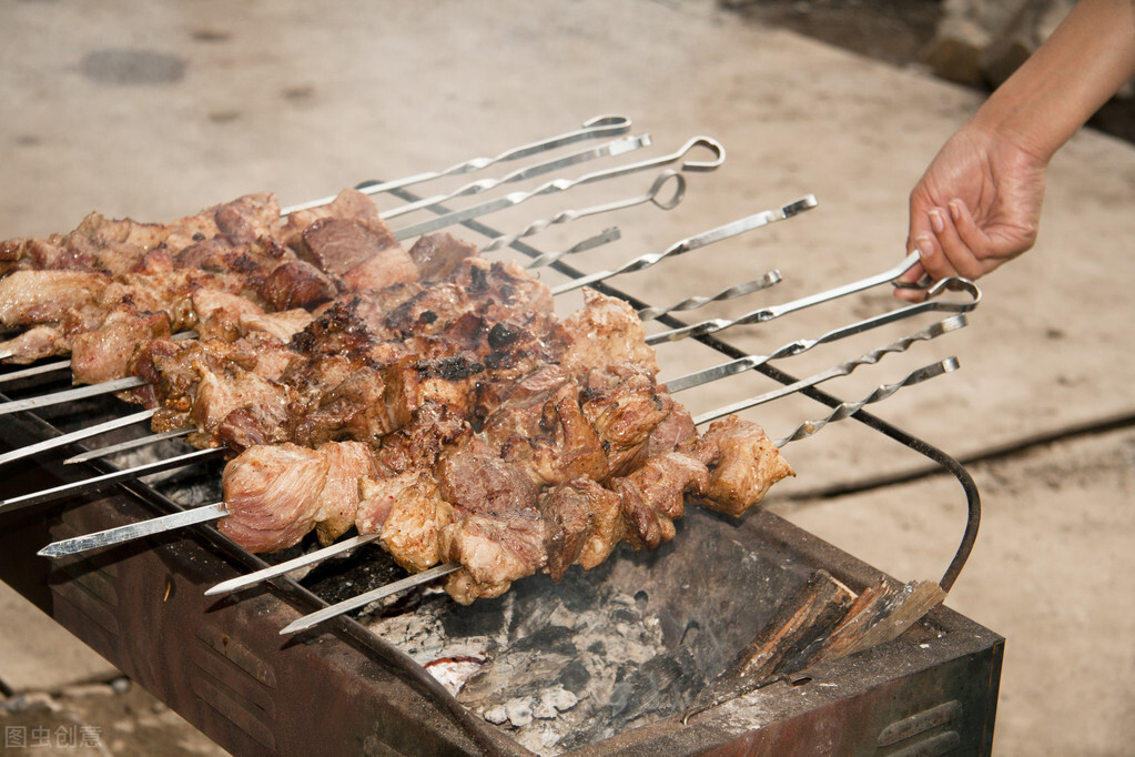 频繁打嗝，不是小事，可能是胃病，要警惕