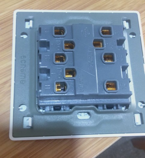 三开开关怎么接线(背面共有9个接线柱,七)