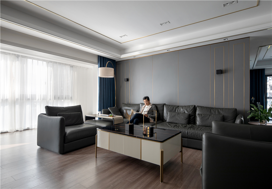 200㎡现代风设计，开放式厨房+餐厅+吧台，轻松自然的生活