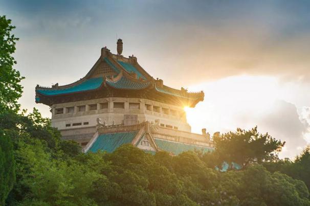 来最美大学，接受最好教育，成就最美人生！志愿填报选择武汉大学，就现在！