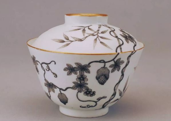 秋燥饮茉莉，白首君莫离；茶香沁心脾，梦回唐宋元明清