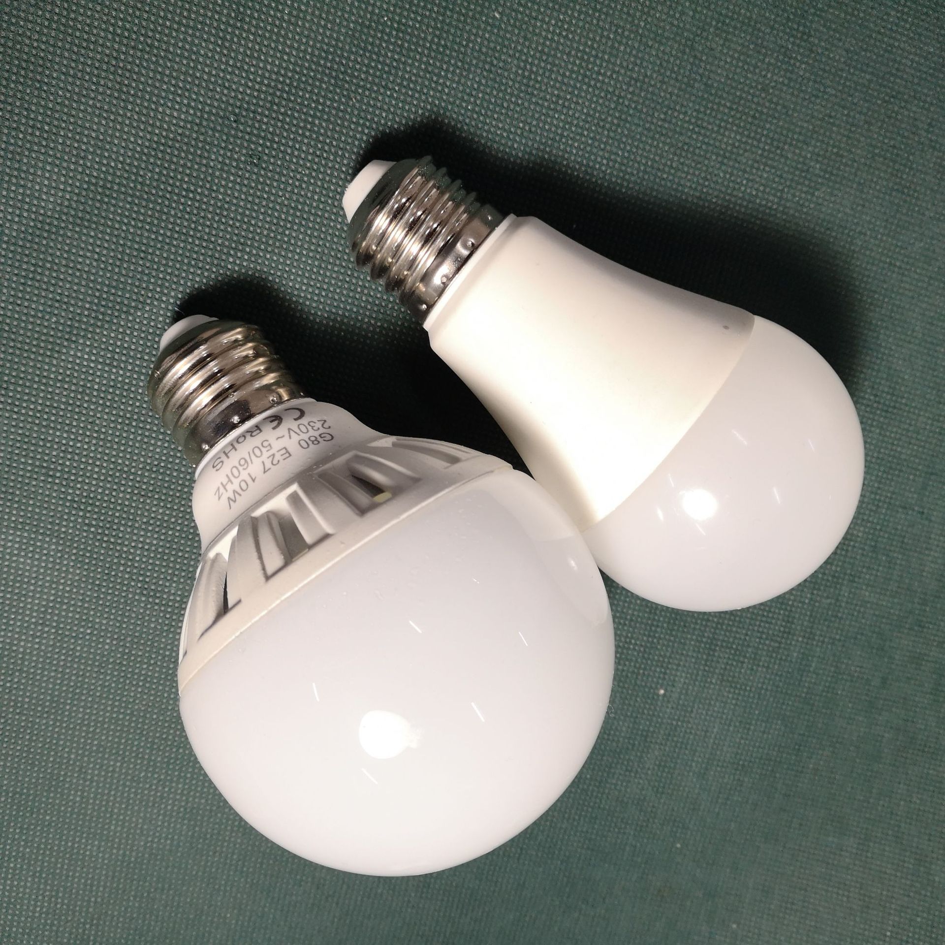 LED灯到底是省电还是费电？三种灯具款式，让耗电量倍增