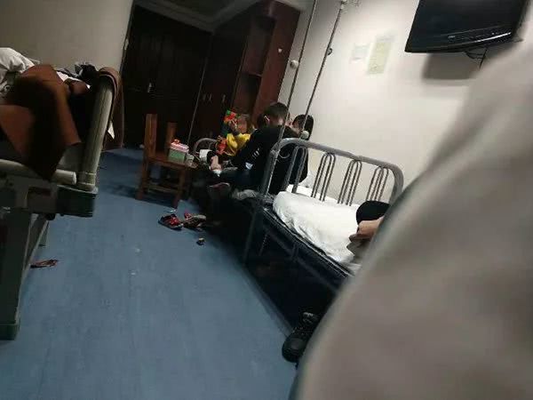 河南男童被老师投毒致脑死亡，当地政府否认要求放弃治疗