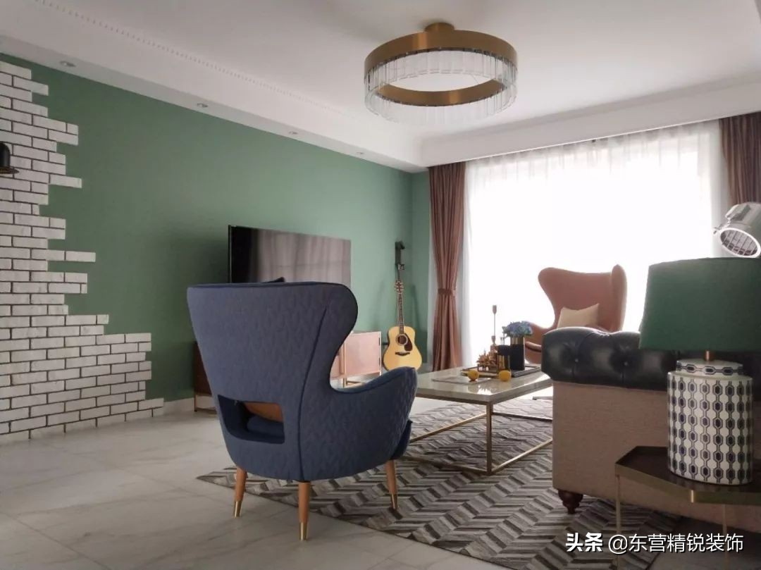 31款墨绿色背景墙装修效果图，打造自然质感家居空间