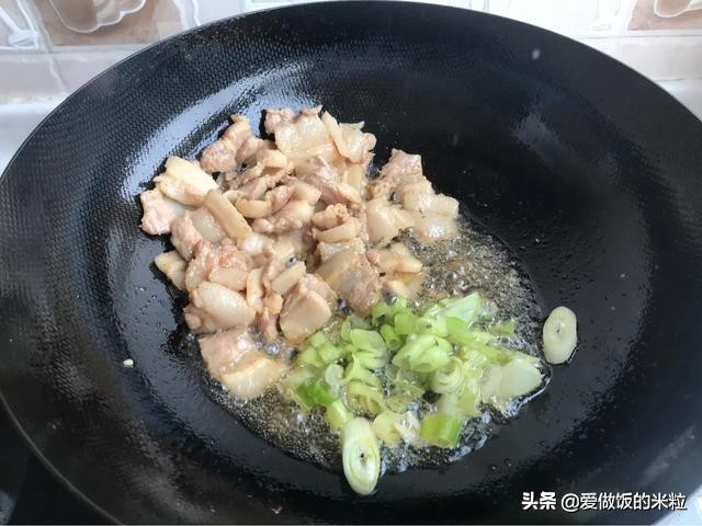 松蘑的家常做法（白菜炒松蘑的简单家常做法）