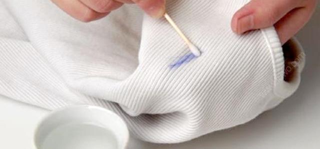 衣服(fu)上有笔迹用什么可以洗掉(diao)（衣服上的笔迹用什么方法去除）-大连信息网