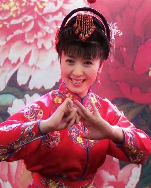 “山杏”闫学晶：两段婚姻，三个孩子，两任丈夫都是二婚