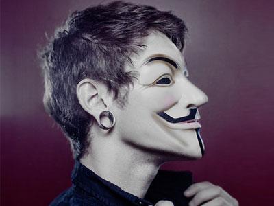 卑鄙小人往往有3个"反常表现",发现一个,就要提高警惕了