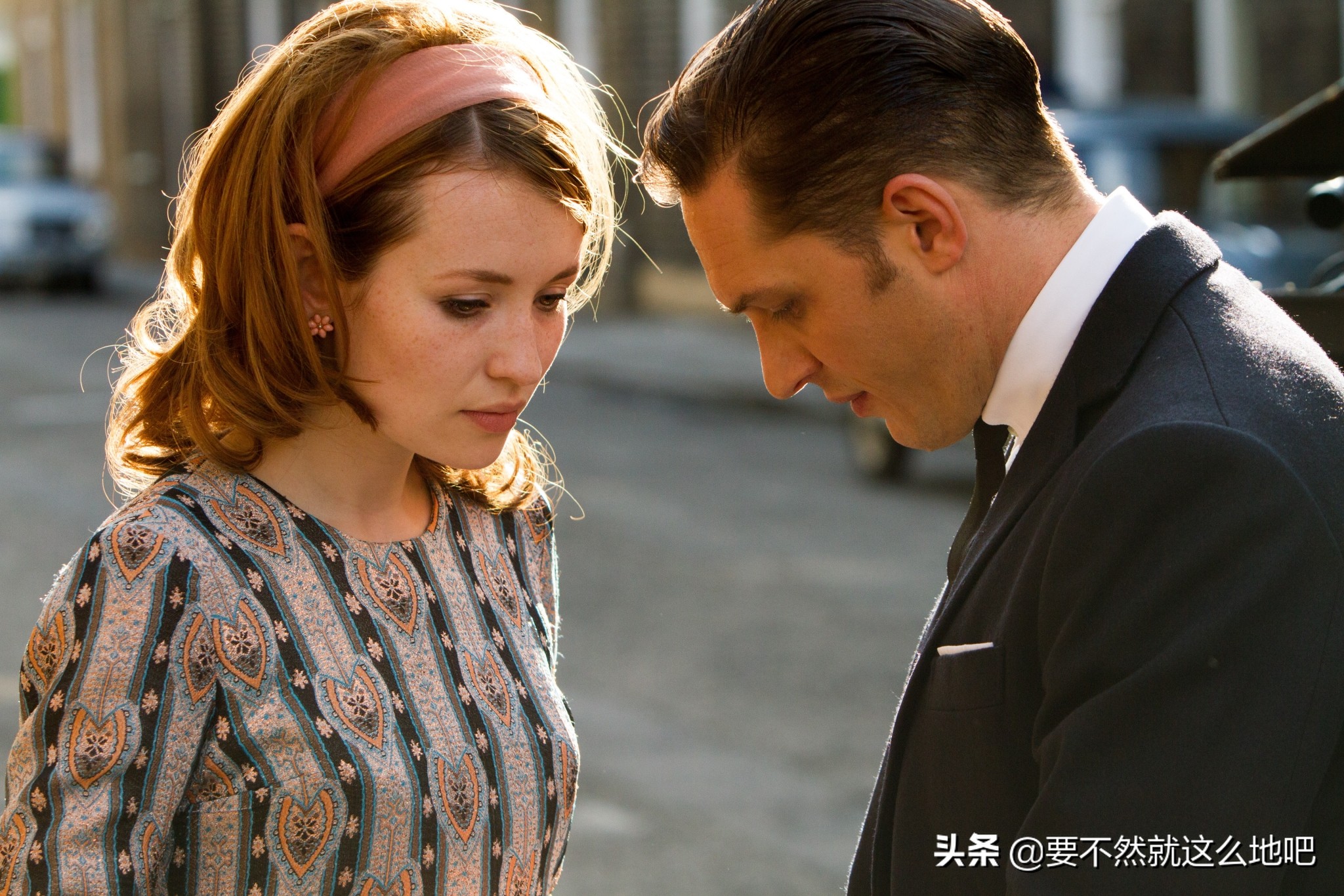 英国黑帮传记电影《传奇》,披着黑帮外皮,骨子里却是少女爱情片