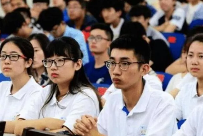 上学的时候不懂，毕业后却后悔，盘点大学入党的几大好处