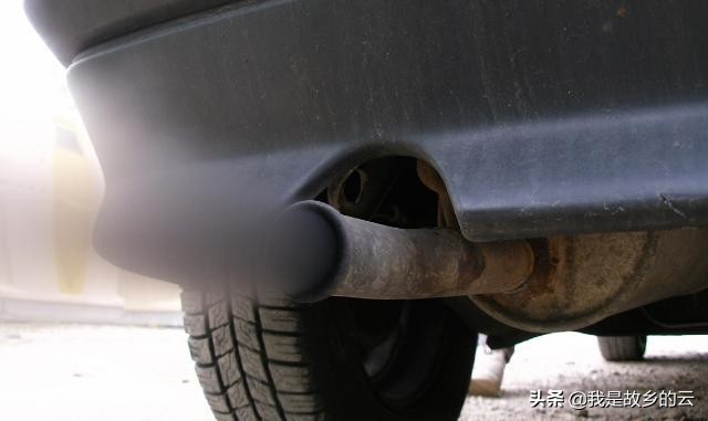 汽车排气管发黑积碳严重的原因分析