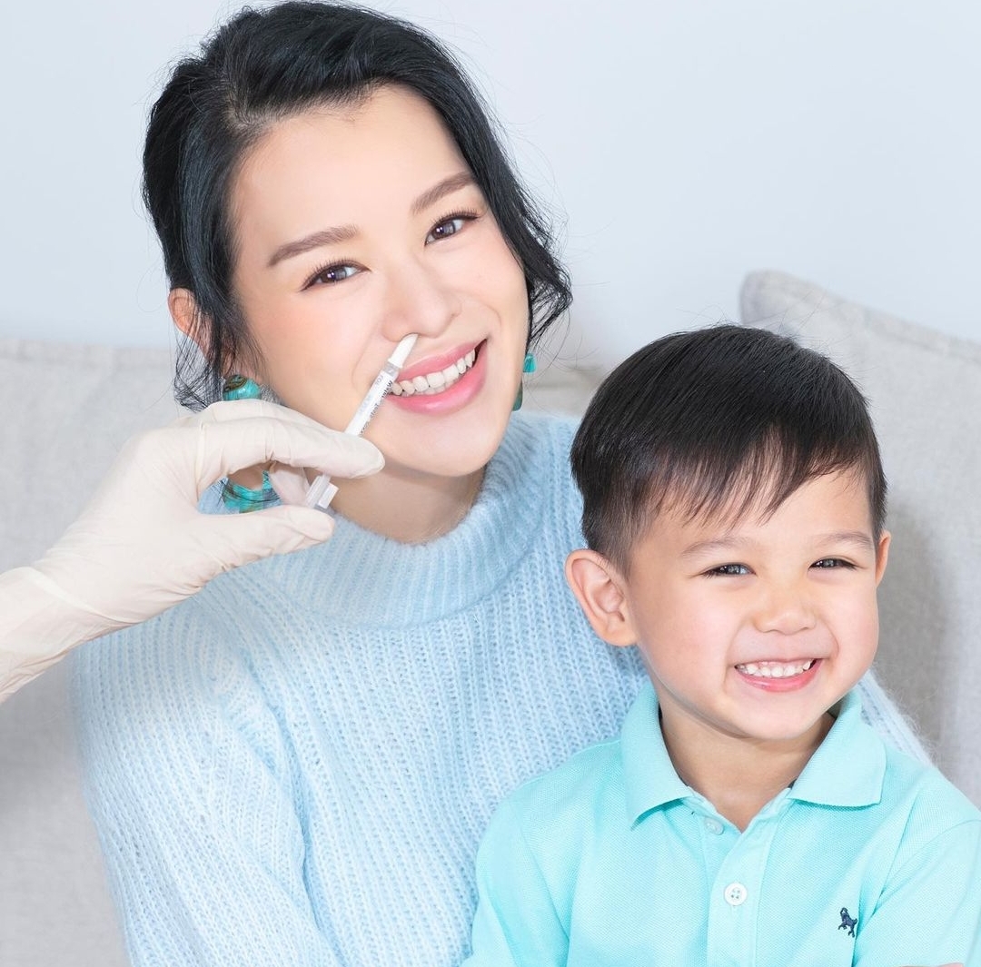 胡杏儿带长子注射疫苗，Brendan笑容帅气，自称不疼很淡定