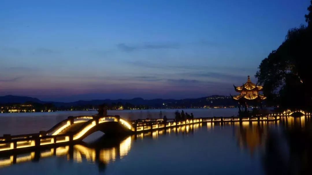 在哪里看西湖夜景最佳(杭州哪里拍夜景好看？我不说你认出来几个)