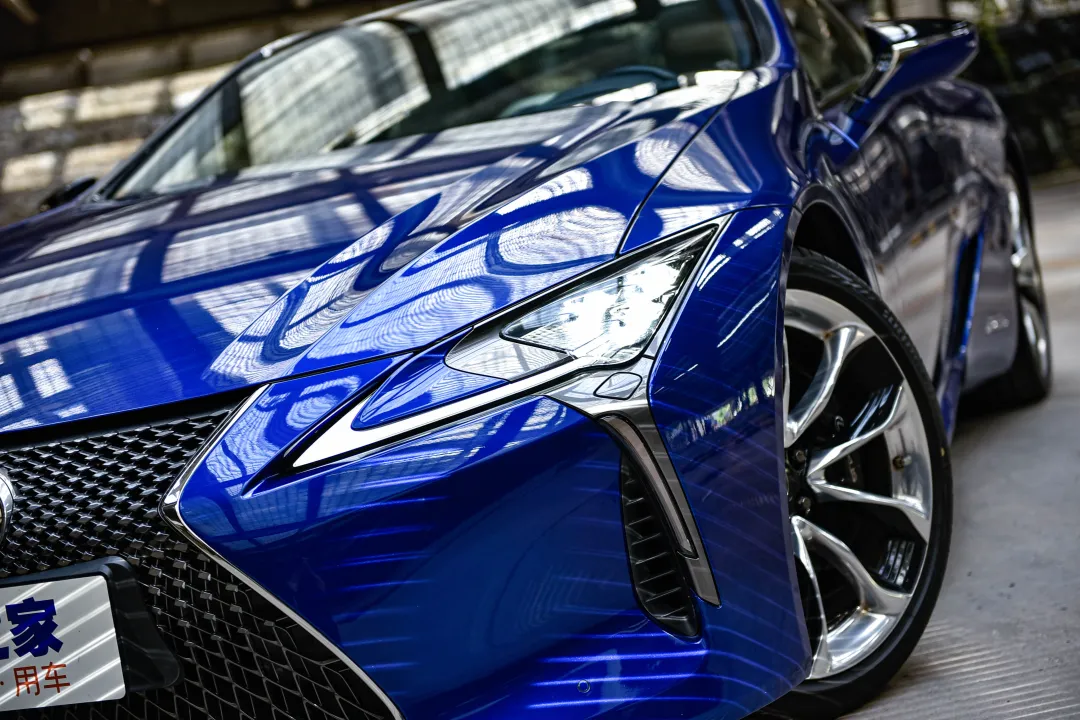 V6、359马力、21英寸轮圈、前置后驱，雷克萨斯LC 500h让人心动