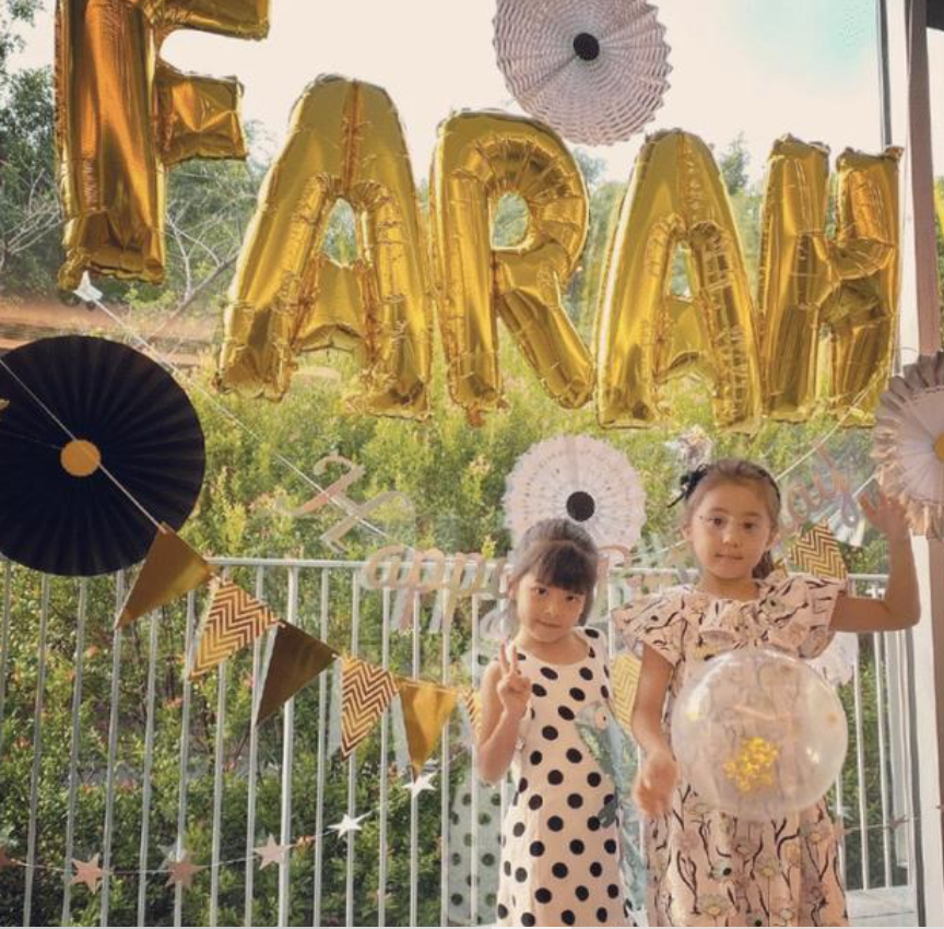 咘咘凌晨5点起床做作业，戴着眼镜超认真，贾静雯直呼：这是谁？