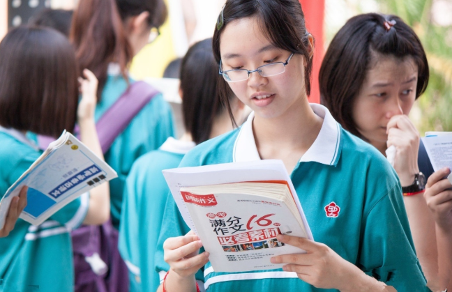 高中生迎来好消息，大量培训机构将被取消，家长举双手赞成