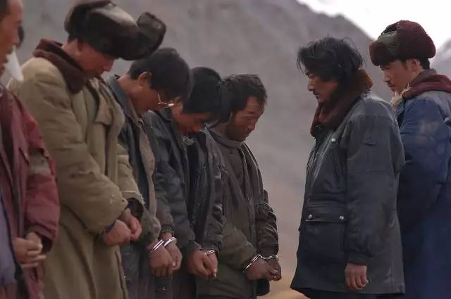 偷猎者是什么人（藏族巡山人：在白马雪山，与野生动物盗猎者“火拼”）