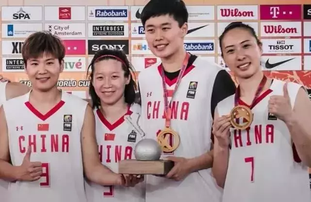 2019中国女篮世界杯决赛(骄傲！中国女篮夺中国篮球史上首个世界冠军)