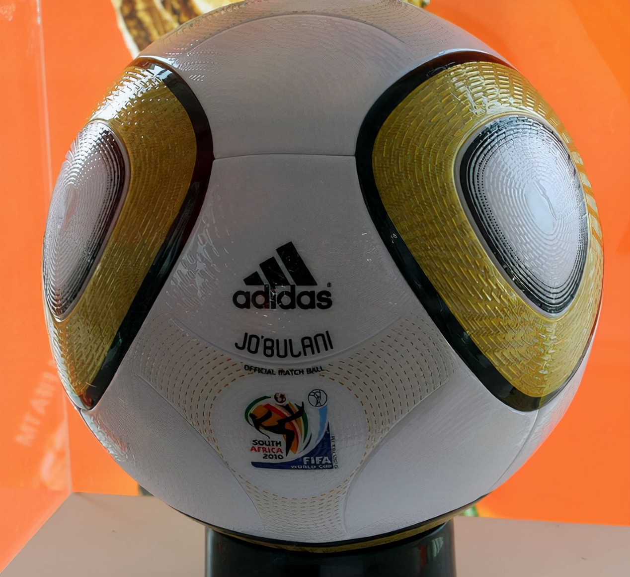 标准足球用5号球，历届世界杯专用球，名字你都知道吗？