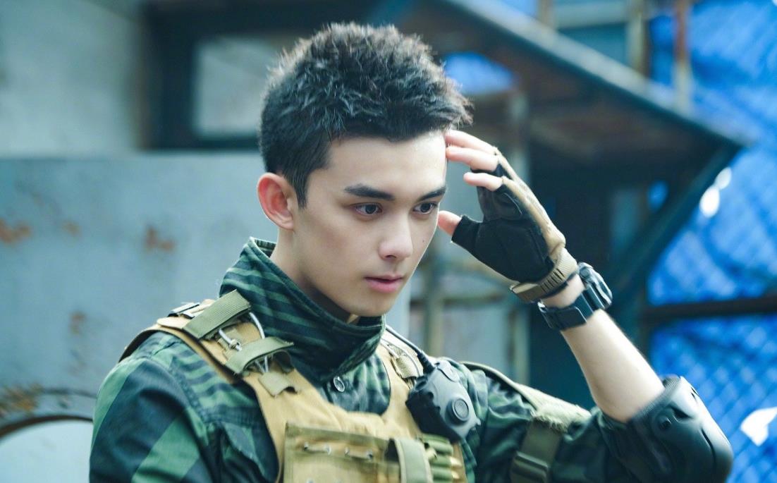 火线行动定档7月9日(《穿越火线》定档,鹿晗,吴磊参演,一个敢接一个敢