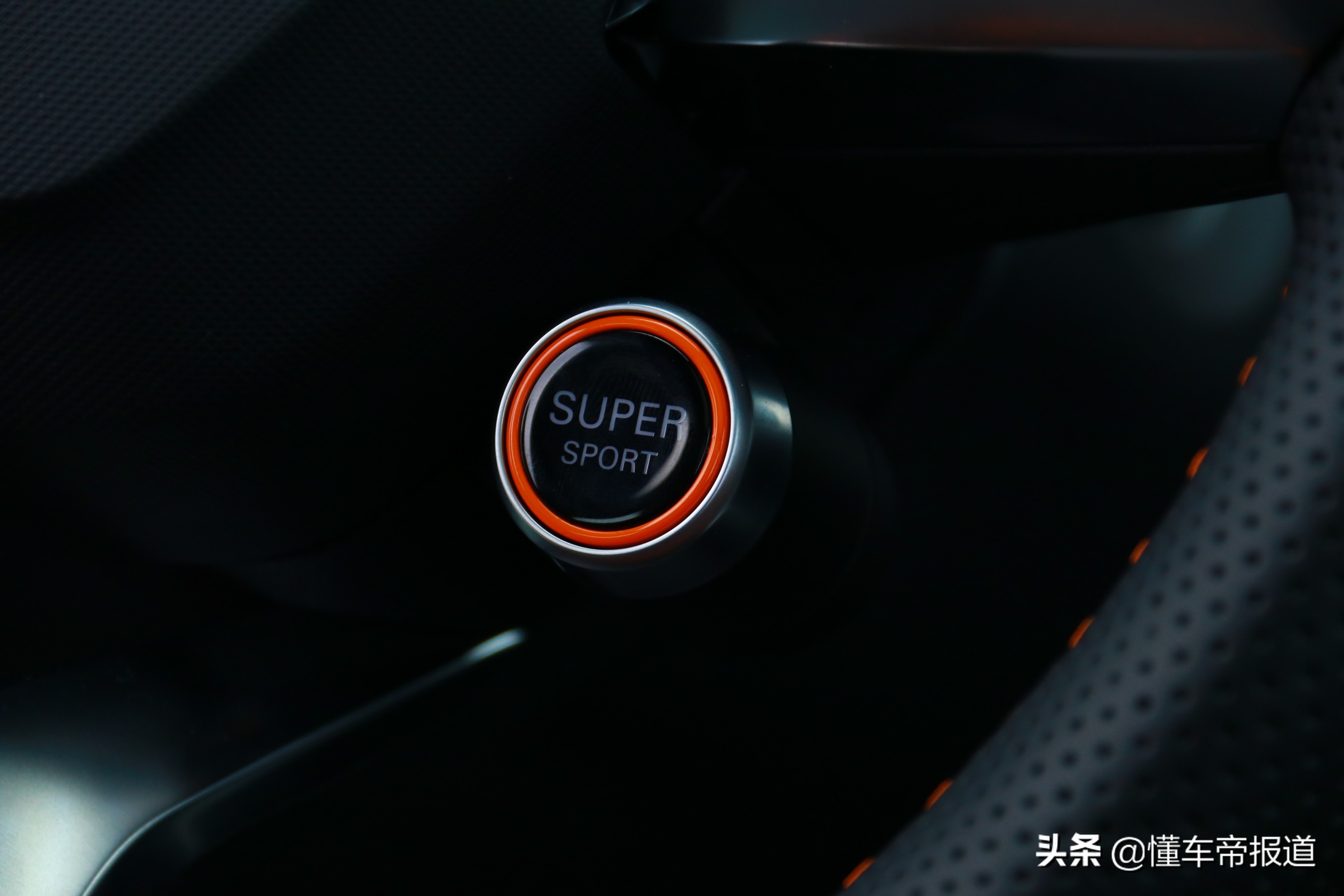 新车｜驾驶质感细腻，为年轻用户而来！场地试驾名爵MG ONE