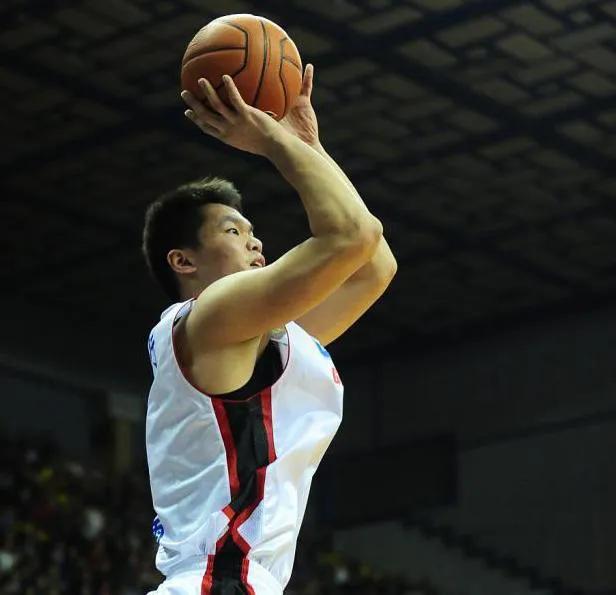 奥运男篮为什么比nba低(盘点中国男篮跟世界强队差距越来越大的主要原因（一）)