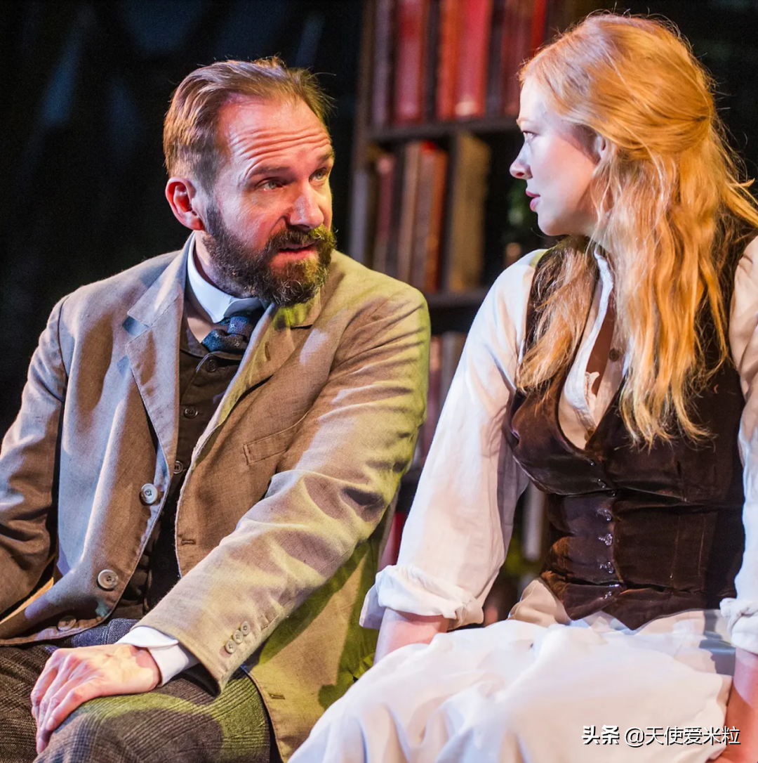 《继承之战》第三季终于来了！长女在戏外悄悄结婚，装饰了《Vogue》的封面。