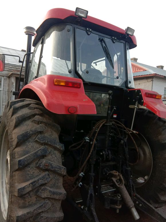 東方紅LX1304拖拉機(jī)，農(nóng)民大哥出價(jià)65000，你們說能行嗎？