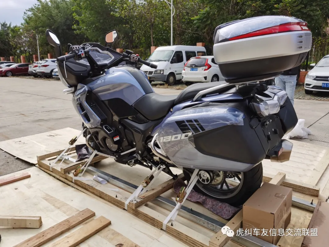 宝马rt1200(贝纳利福州旗舰店之巡航1200gt新车上市暨车主交车仪式