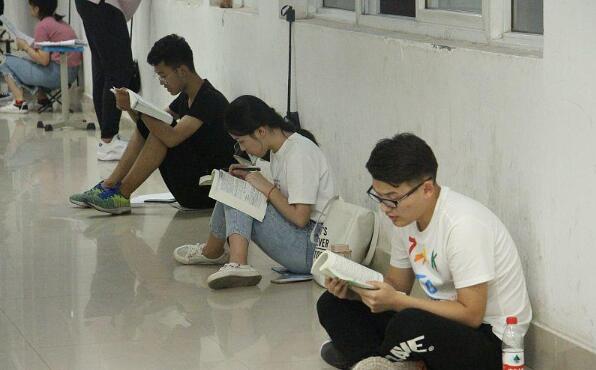 大学生奇葩“请假条”火了，辅导员哭笑不得：这假我能给批吗？